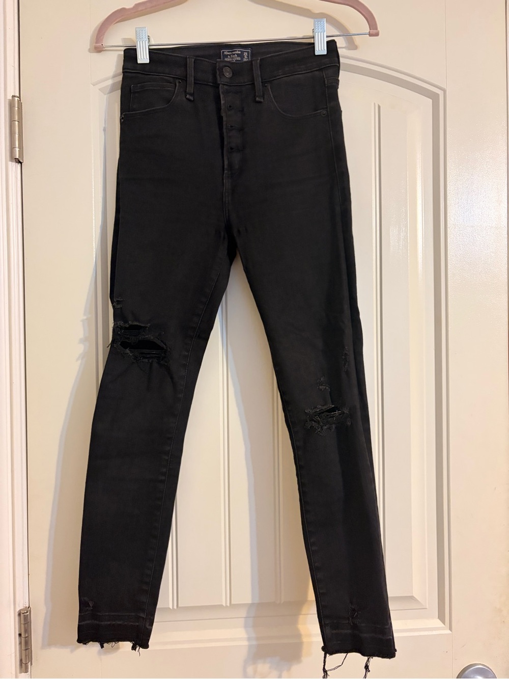 Abercrombie & Fitch Women’s Black Skinny Ripped Jeans